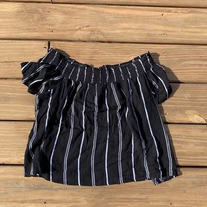 cropped of the shoulder shirt